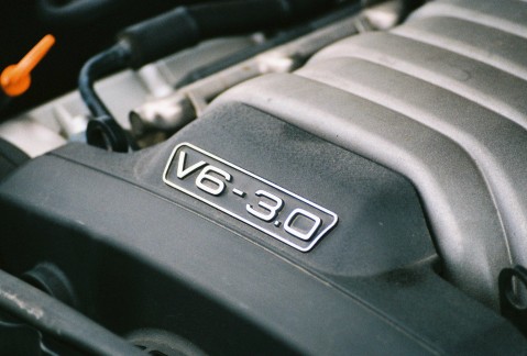 V6 Nem TDI, hanem BENZIN. 220 PS